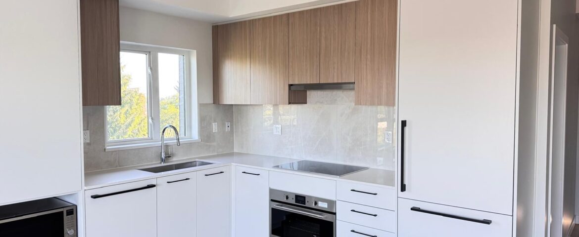 Modern Kitchen Renovation: Clean Design Meets Everyday Functionality