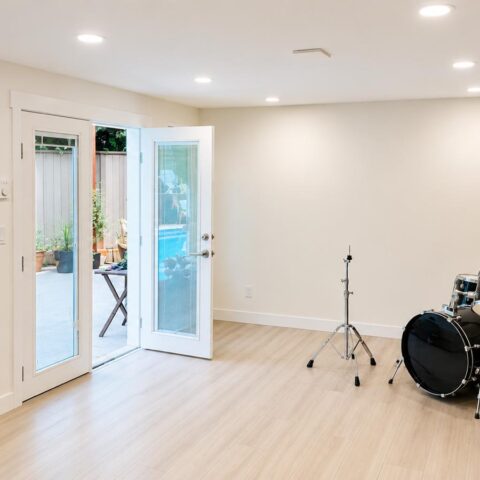Bathroom & Living Room Renovation in Delta – Waterproofing, Flooring & Interior Finishes